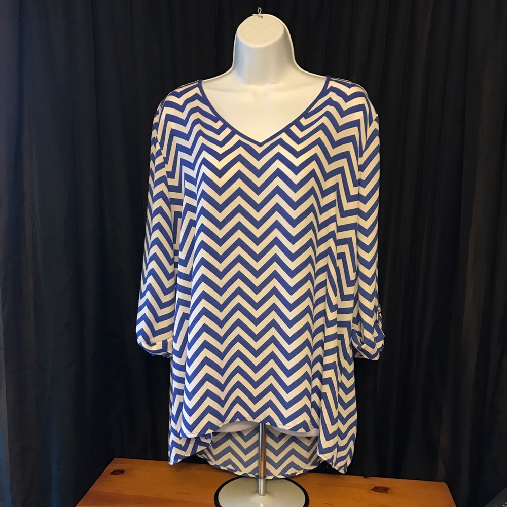 🐣🐣🐣Blue and White Chevron Top